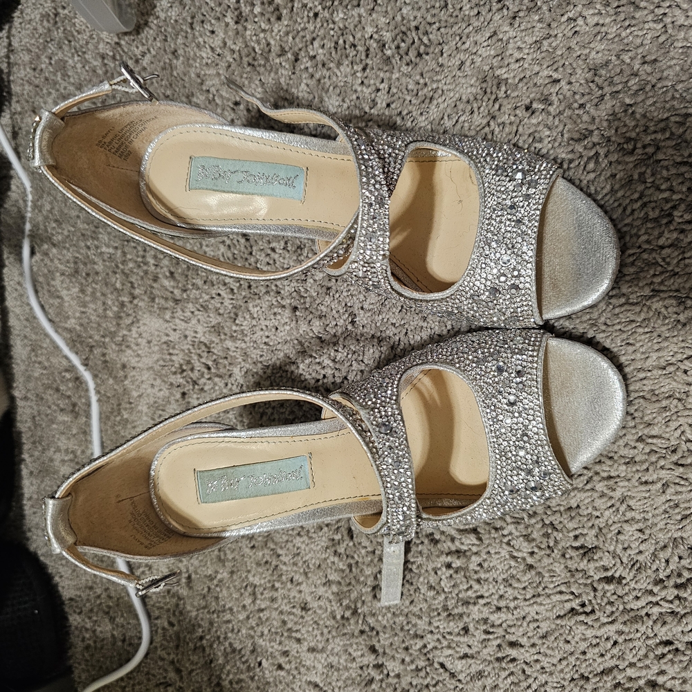 Betsy Johnson Silver Heels Size 6